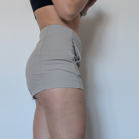 Aritzia , Babaton, tan, high waisted, trouser short, size 2 - Picture 4 of 10